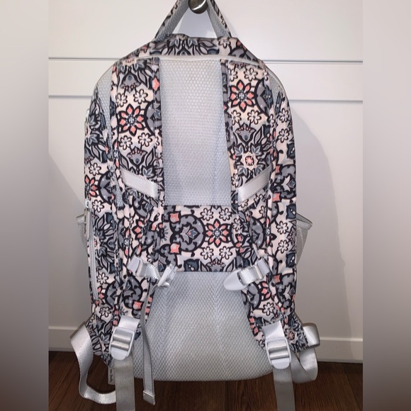 Vera Bradley Lighten Up Adventure Backpack! Great Colors & Floral Designs - Picture 12 of 12